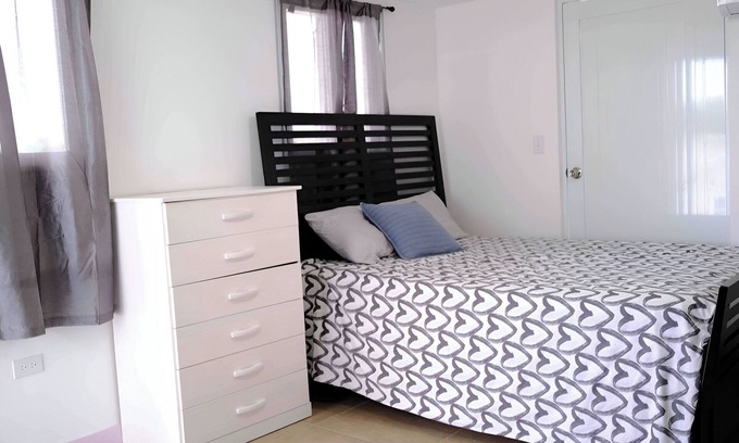 Santurce Appartement | Cozy Studio with Balcony,, 15 mins walk to Beach