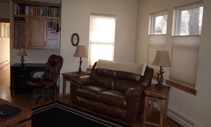 Old Town West Appartement | Cozy studio avec entrée privée, près de la vieille ville / CSU campus / City Park / sentiers