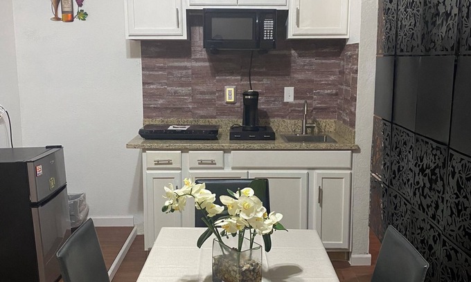 Cypress Appartement | Cozy studio with WiFi and AC in peaceful Cypress