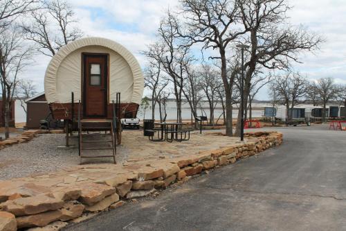 Bridgeport Maison | Cozy - Stylish West Wagon - Rustic Charm