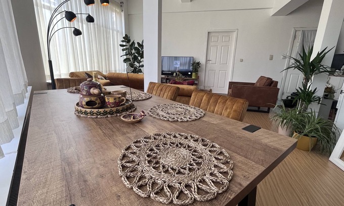 Gentbrugge Appartement | Fully furnished, 50 m from the train station and Carrefour store!