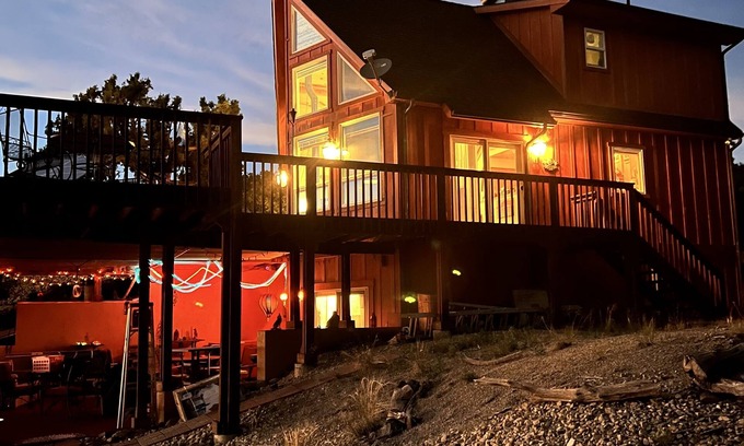 Mancos Chalet De Ski | Cozy Swiss chalet with dazzling views 10 minutes from Mesa Verde National Park.