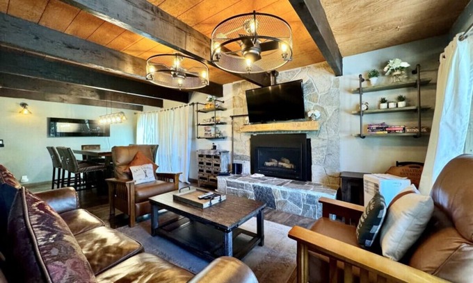 Country Club Estates Maison | Cozy Tahoe Retreat Huge Yard