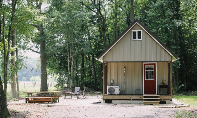 Greenwood Cabine | Cozy tiny cabin with sunrise view! Short drive to beaches and turf.