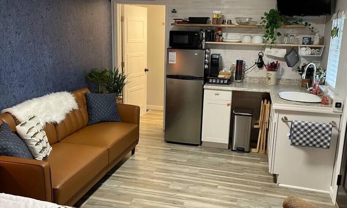 Eva Maison | Cozy tiny home cabin in Eva, TN near Kentucky Lake