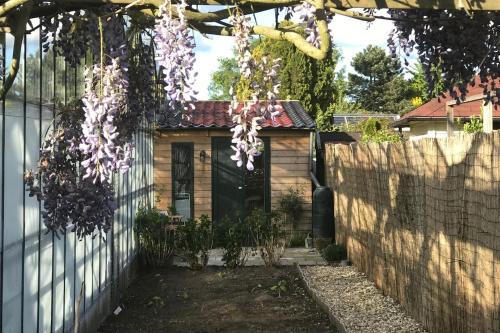 Rijsenhout Chalet De Ski | Cozy tiny house close to Schiphol Ams Airport