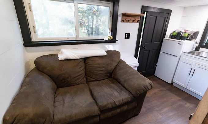 Center Conway Cottage | Cozy tiny house glamping In the white mountains!