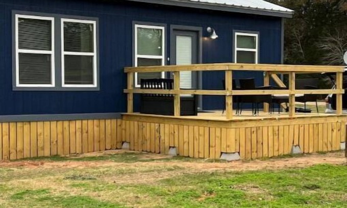 Brenham Appartement | Cozy tiny house on a farm with a large deck to watch the sunrise and sunset.!