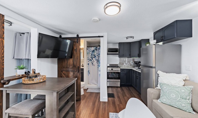 Dublin Cottage | Cozy Tiny House on Main Street. Fully Renovated.