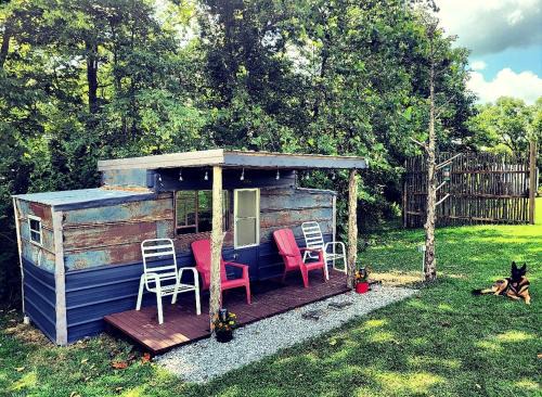 Jonesville Maison | Cozy Tiny House on Working Farm, for Fun Glamping Trips in Kentucky