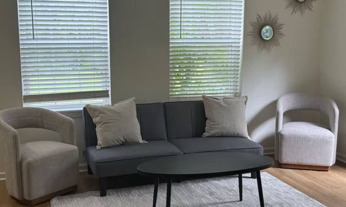 Flowood Maison | Cozy Townhome by Rez, Sleeps 6, Centrally Located, Pet Friendly, Community Pool