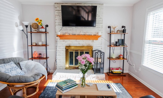 West Ashley Maison | Cozy Townhouse in heart of West Ashley