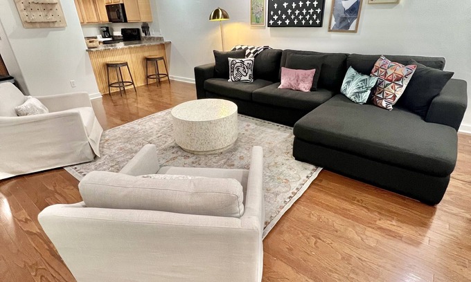 Johnson Maison | Cozy townhouse in the heart of Fayetteville, minutes from the U of A.