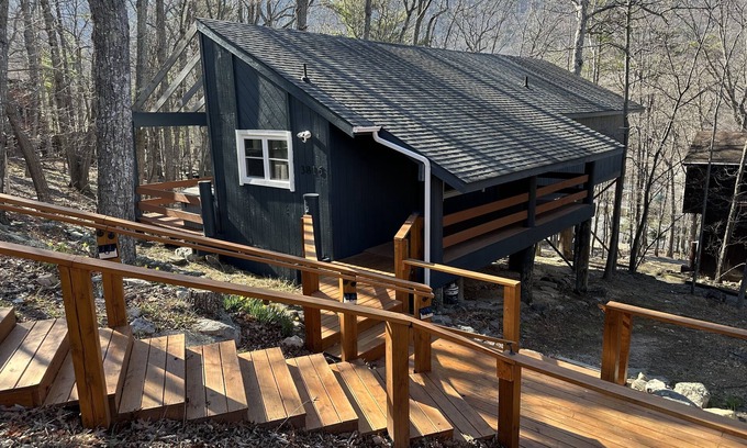Massanutten Maison | Cozy Treehouse 2-bedroom cabin in beautiful 4-season Massanutten Resort