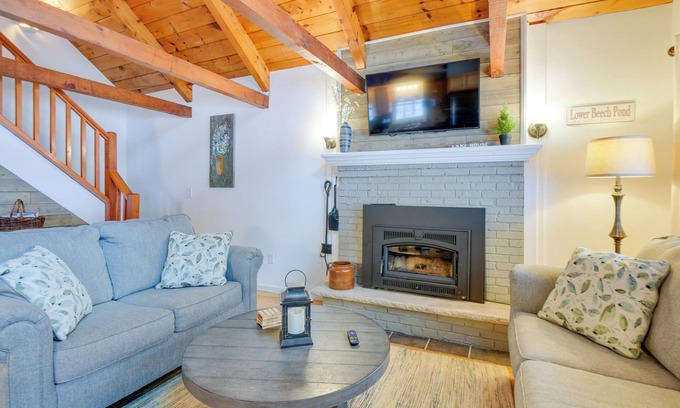 Tuftonboro Maison | Cozy Tuftonboro Home w/ Deck - Walk to Beaches!