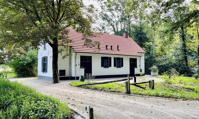 Erp Maison | Maison de groupe à deux sous u près de la forêt
