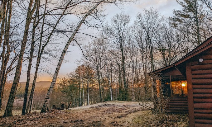 Fitzwilliam Cabine | Cozy Updated Log Cabin with Mountain Views close to Monadnock