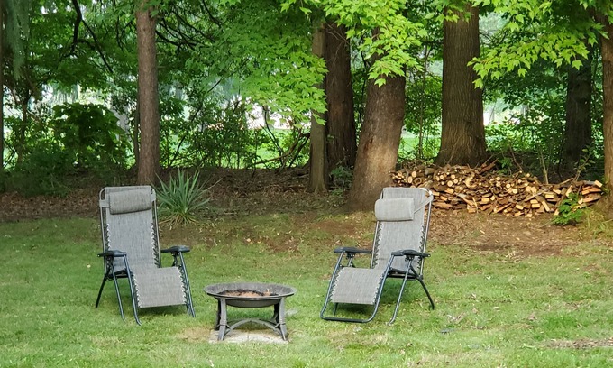 Sharon Appartement | Cozy Upper Cottage - 1 Bdrm, 1 Bath upper level apartment with private entrance.