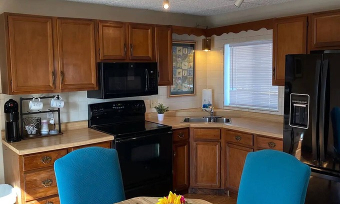 Ambridge Maison | COZY URBAN BUNGALOW Free Parking Pets 👍PGH SPORTS 25min BreweryPIT Airport 19min