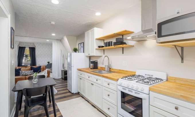Merion Village Appartement | Cozy Urban Studio Getaway!