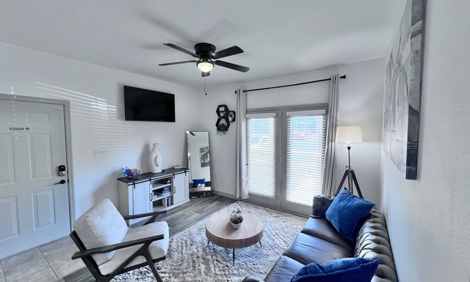 Madison Appartement | Cozy-King 1-bedroom w/pool & gym
