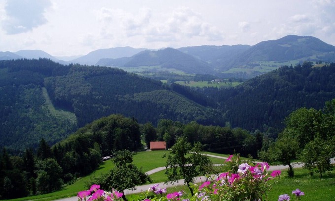 Waidhofen An Der Ybbs Appartement | Cozy vacation apartment with balcony and stunning views