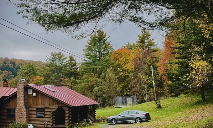 East Randolph Cabine | Cozy Vermont Log Cabin . Wilderness,Pet Friendly!