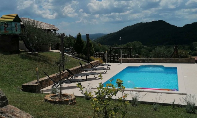 Gologoricki Dol Villa | Villa confortable avec piscine en pleine nature