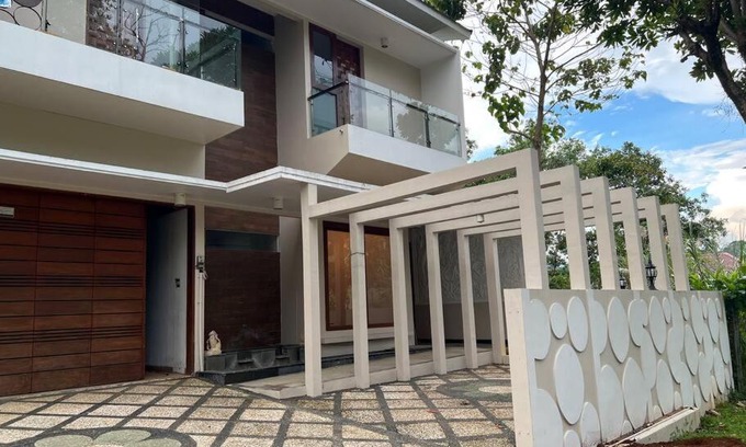 Citaringgul Maison | Cozy villa with swimming Pool in Sentul