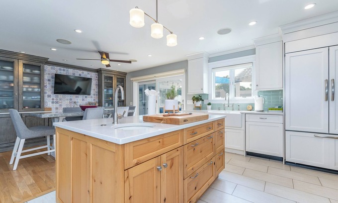 Seaford Maison | Cozy Waterfront ~ 2 fireplaces & hot cocoa!