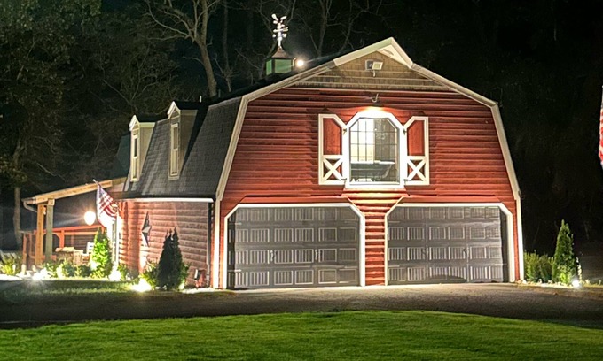 Suffolk Autre | Cozy Waterfront Barn Loft in Charming Suffolk—full Kitchen, AC, WiFi