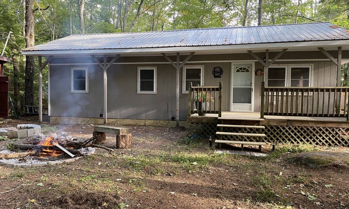 Bridgton Cabine | Cozy waterfront peaceful and private camp; new outdoor shower & family room