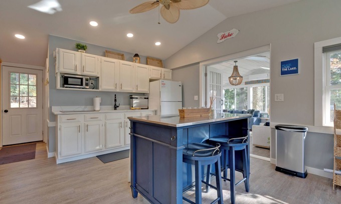 Lyman Maison | Cozy Waterfront cottage with Private dock- dog friendly!