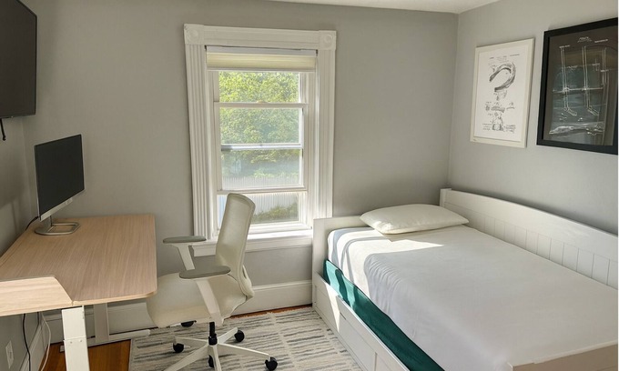 Warwick Maison | Cozy Waterfront Furnished Home, Ideal for Travel Nurses & Corporate Stays