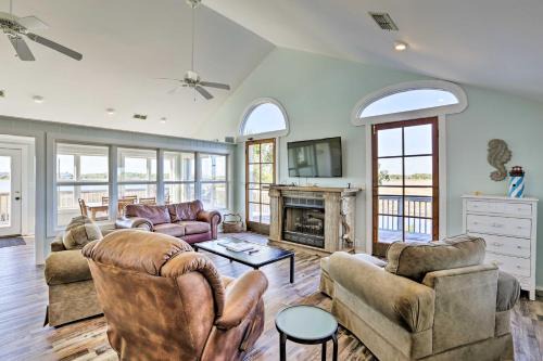 Crawfordville Maison | Cozy Waterfront Island House on Live Oak Island!