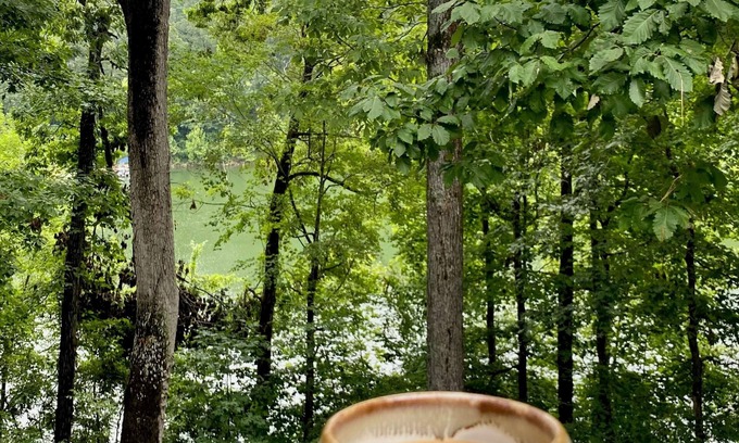 Mammoth Cave Maison | Cozy Waterfront Lake Home on Nolin Lake & Close to Mammoth Cave