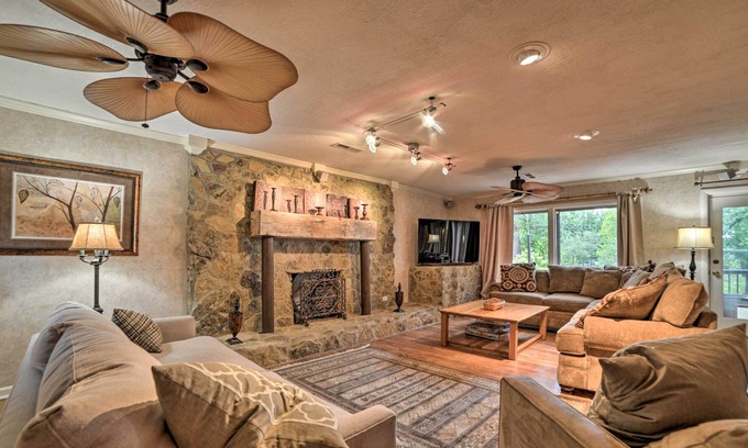 Murray Maison | Cozy Waterfront Murray Home with Private Dock!