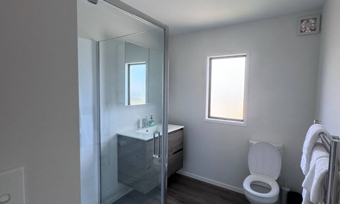 Henderson Maison | Cozy West Auckland Accomodation