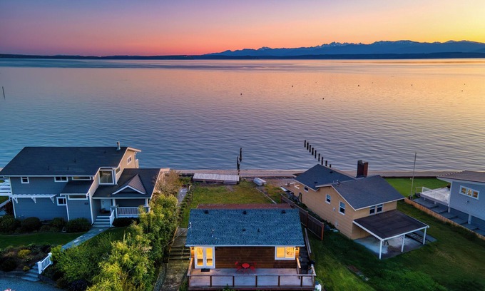Freeland Maison | Cozy Whidbey Island Stay | Walk to Mutiny Bay | Fireplace, BBQ, Near Trails
