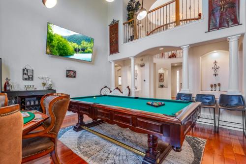 Aurora Maison | Cozy Winter Escape Scenic View, Luxury, Pool Tabl