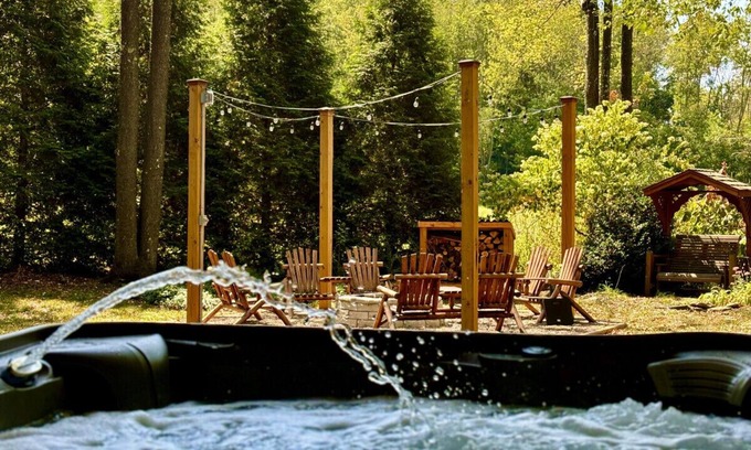 Mill Run Cabine | Cozy Cabin Ohiopyle Getaway See the Stars in the New Hot Tub & Beautiful Firepit