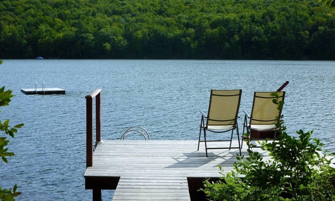 Nelson Cabine | Confortable, boisé, Waterfront, Mountain View Cabin sur Silver Lake