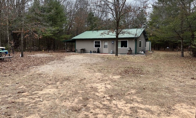 Fremont Cabine | Cozy Woodland Cabin Retreat in Fremont, WI