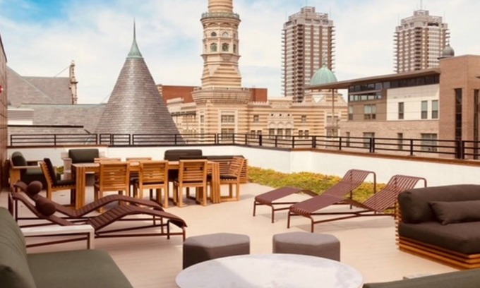 Lockerbie Square Appartement | CozySuites at Block20