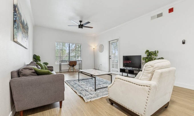 Chandler Appartement | CozySuites Chandler 2BR with 2 pools + Jacuzzi! 11