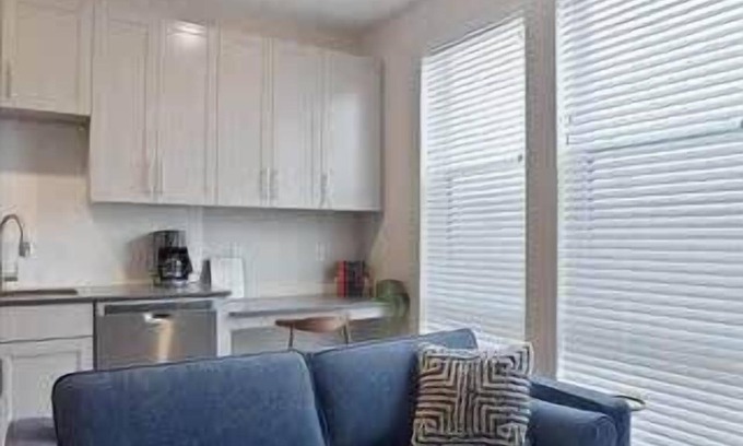 Lower Lawrenceville Appartement | CozySuites l Spacious SDO, Lawrenceville