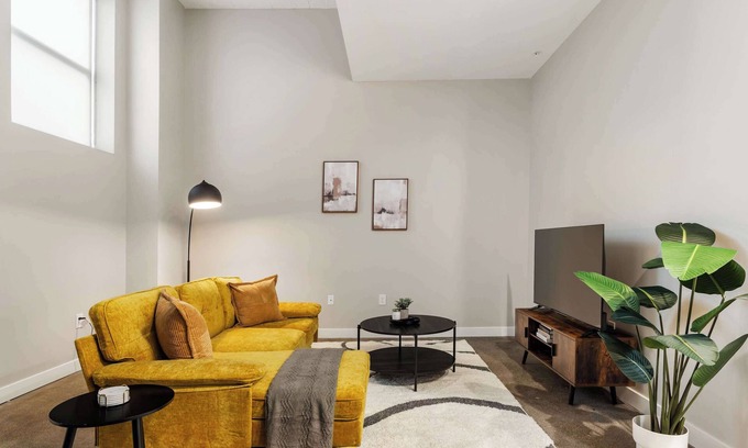 Downtown Cincinnati Appartement | CozySuites Modern 1BR | OTR District #04