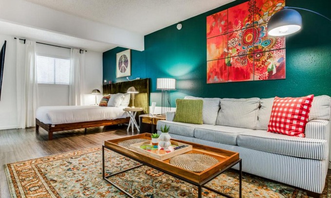 Barton Hills Appartement | CozySuites Studio Skyline Barton Creek 283