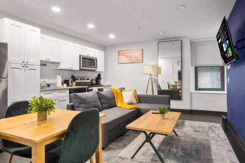 Cultural District Appartement | CozySuites Stunning 1BR in Downtown Pitts #2