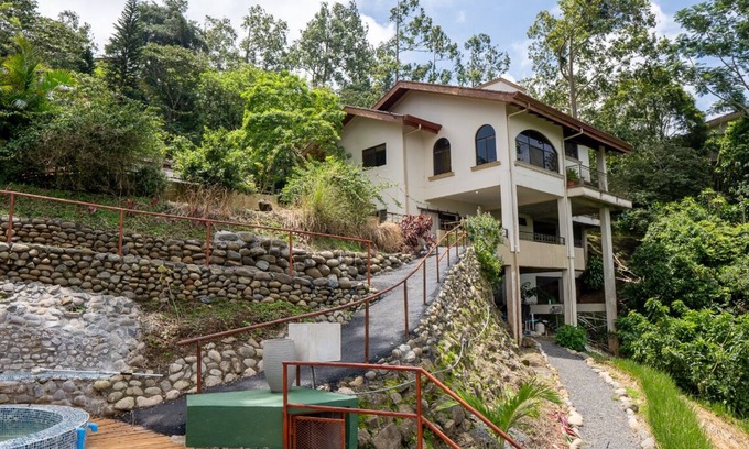 San Ramon Maison | CR Mariposa Gateway